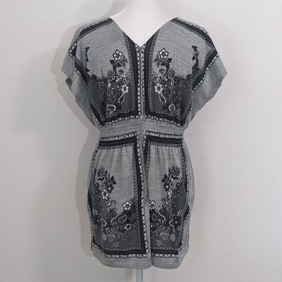Almost Famous Gray and Black Boho Top Size Large Smocked Boho Top - Picture 4 of 7